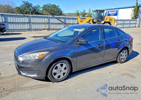 2015 Ford Focus S z USA, uszkodzony, nr VIN 1FADP3E2XFL251548